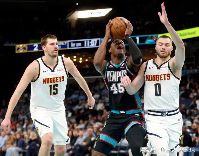 NBA常规赛激战：勇士惨败凯尔特人，雷霆大胜篮