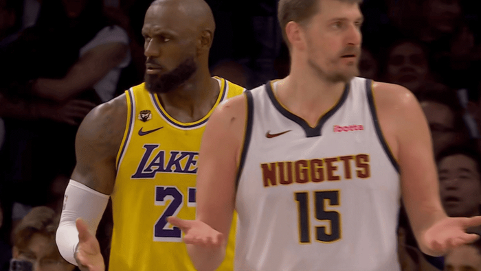 詹姆斯与约基奇摊手怒斥裁判引热议