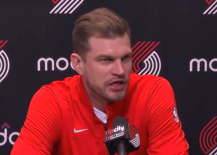 卡特-布莱恩特爆发砍下关键得分，开拓者惨败马